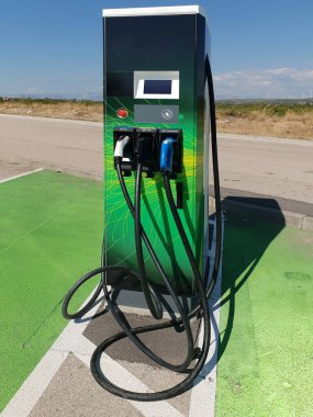 Elektrikli araba şarj istasyonu. Elektrikli araba şarjı için güç kaynağı. 