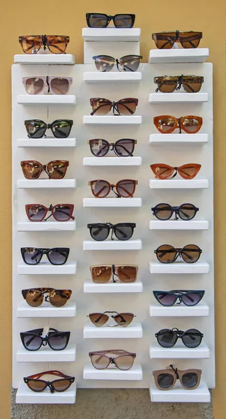 Viele Sonnenbrillen Zum Verkauf Stand Der Straße — Stockfoto
