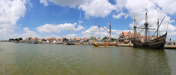 Panoramiczny Widok Port Piękne Miasto Volendam Nad Jeziorem Markermeer Holandia — Zdjęcie stockowe