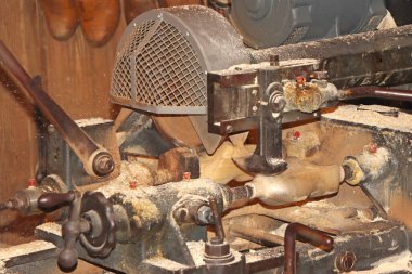 Takunya yapımı, geleneksel bir Hollanda sanatı olan tahta ayakkabılar.