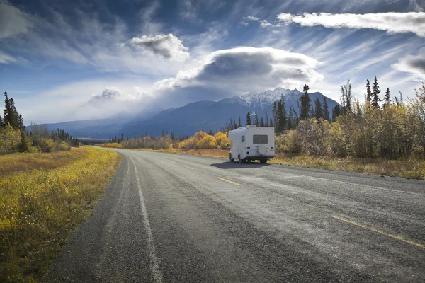 Alaska highway bei ničení záliv — Stock fotografie