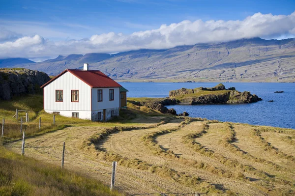 Casa presso il VarfjmbH varfjLiguur, Islanda — Foto Stock