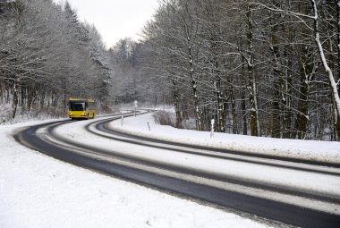 Kış yol otobüs ile