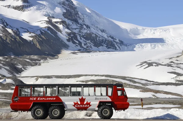 Columbia Icefield, Explorador de hielo — Foto de Stock