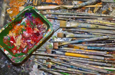 Boya fırçaları ve renkler