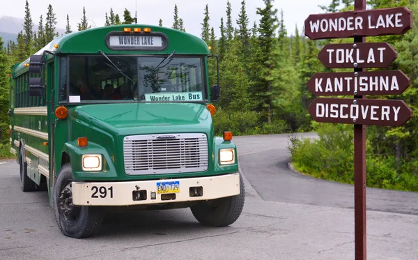 Buss till wonder lake — Stockfoto