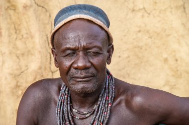 Himba adam, portre, Namibya