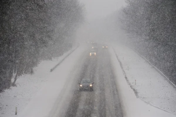 Snöstorm på motorvägen — Stockfoto