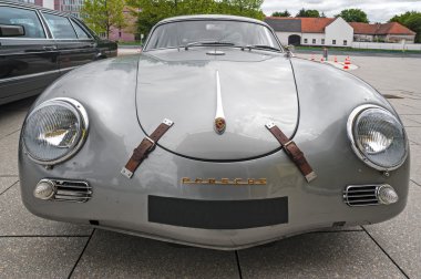 Porsche 356 yaşlı adam araba
