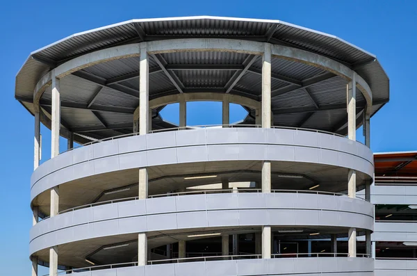 Estacionamento garagem rampa de saída — Fotografia de Stock