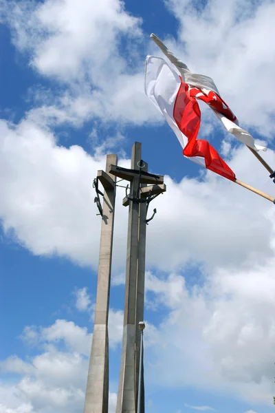 Gdansk, danzig - symbol för solidaritet, Polen flagga blå himmel och moln — Stockfoto