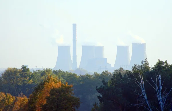 Orman karşı nükleer enerji — Stok fotoğraf