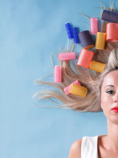 Pin up girl retro style portrait woman drying hair — Stock Photo, Image