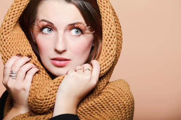 Autumn woman fresh girl glamour brown hair eye-lashes — Stock Photo, Image