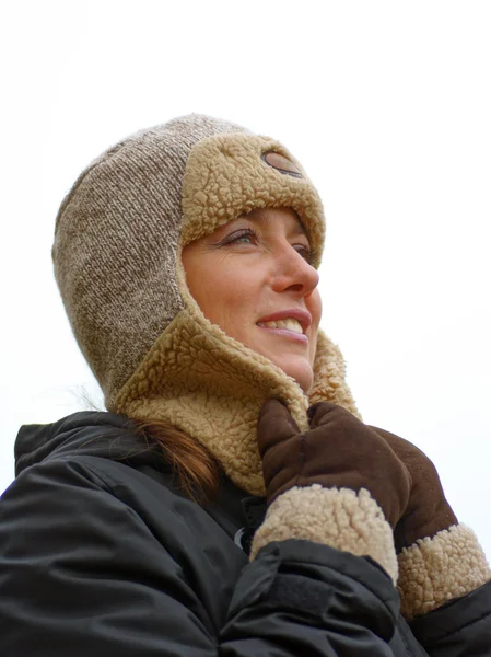 Kvinna, flicka i varma vinterkläder på vit bakgrund — Stockfoto