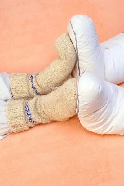 Two Couple's feet warming at a bed — Stock Photo, Image