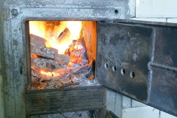 Antigua chimenea y puerta —  Fotos de Stock