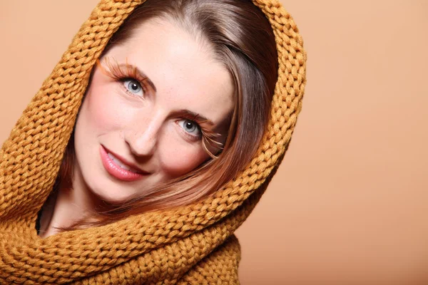 Höstens kvinna frisk flicka glamour bruna hår-ögonfransar — Stockfoto