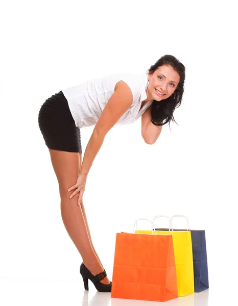 Comprimento total de feliz jovem senhora sacos de compras contra isolado — Fotografia de Stock