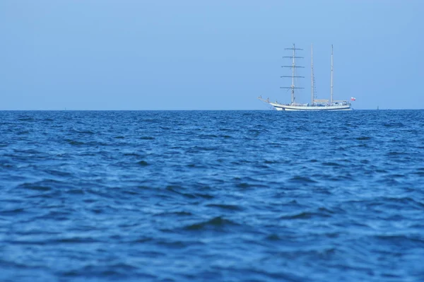 Sea, sky and boat. Blue image. — Stock Photo, Image