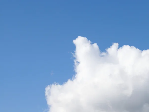 Cielo azul con meteorología de nubes —  Fotos de Stock