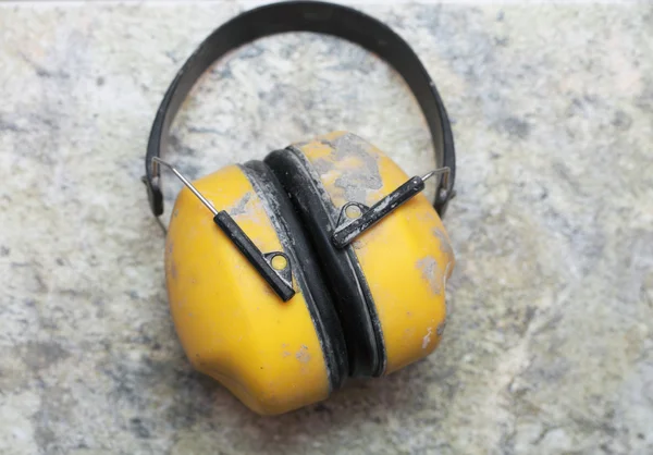 Ucho ochranu tovární hluk rukávníky žlutá — Stock fotografie