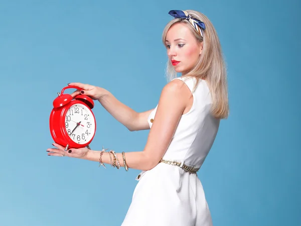 Full lenght Portrait pretty young woman red clock — Stock Photo, Image