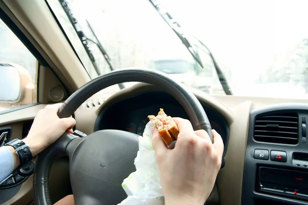 Winterstraße und Sandwich — Stockfoto