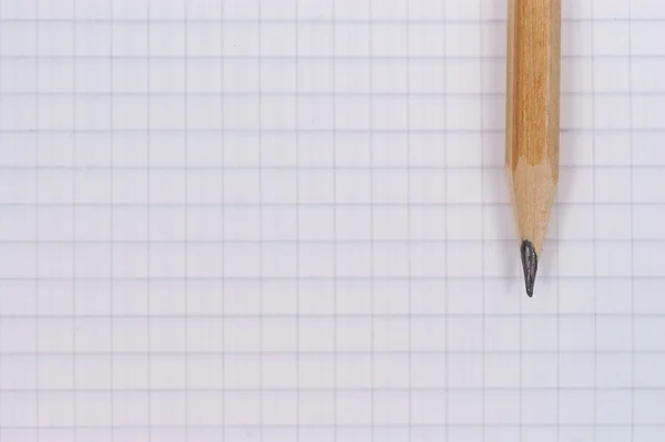 Caderno vazio e lápis isolado no fundo branco — Fotografia de Stock