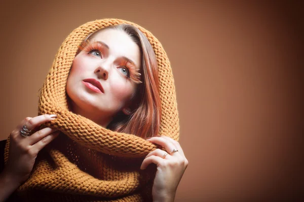 美 가을 여성 화려 한 눈 화장을 하는 여성 — 스톡 사진