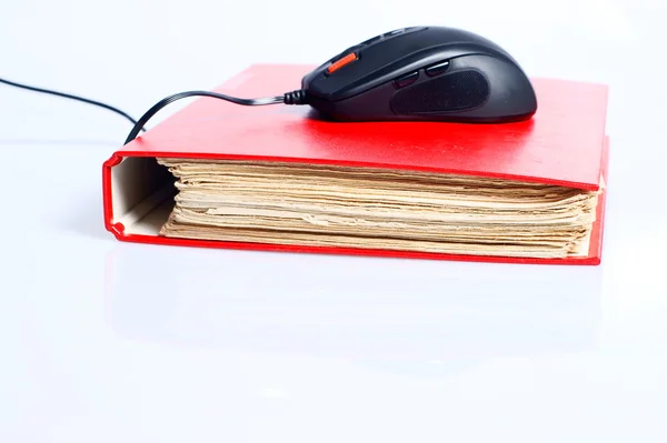 Computer mouse and file folder, concept of online education — Stock Photo, Image