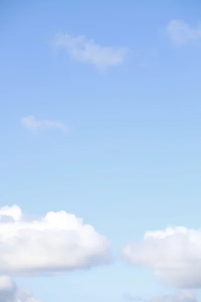 Céu azul com nuvens meteorologia — Fotografia de Stock