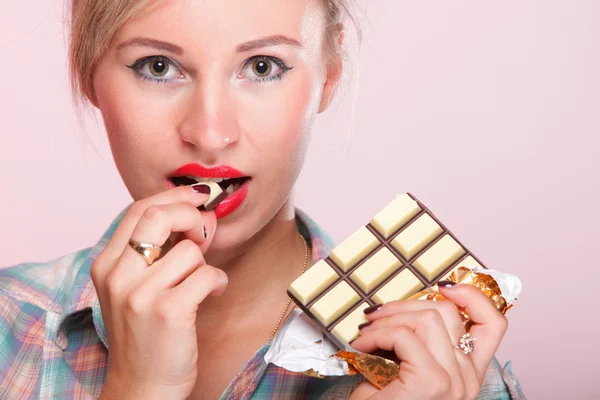 Pinup girl Woman eating chocolate portrait — Stock Photo, Image