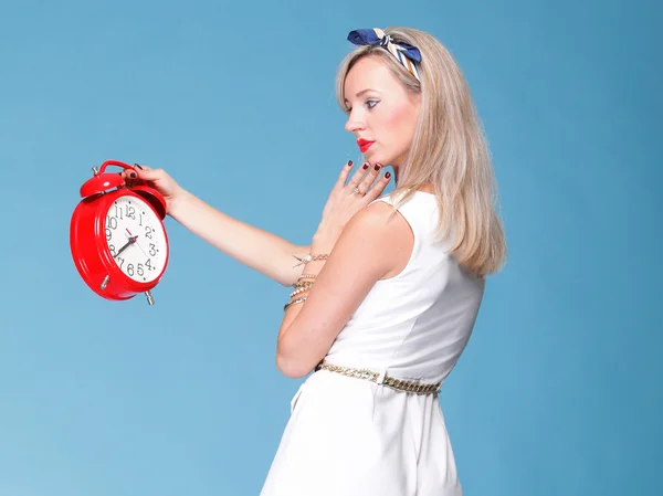 Portrait pretty young woman red clock — Stock Photo, Image