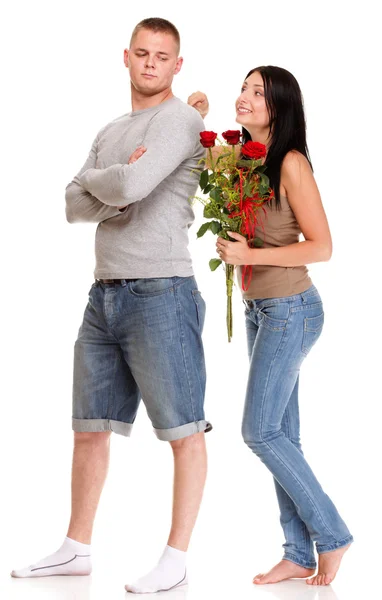 Atraente jovem casal presente subiu na mão isolado — Fotografia de Stock