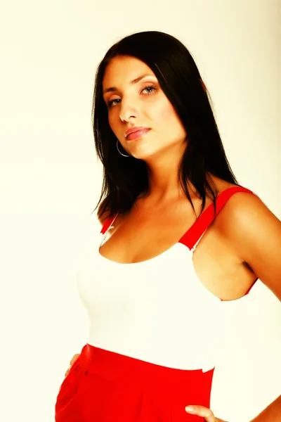Sexy mujer latina en vestido corto rojo caliente — Foto de Stock