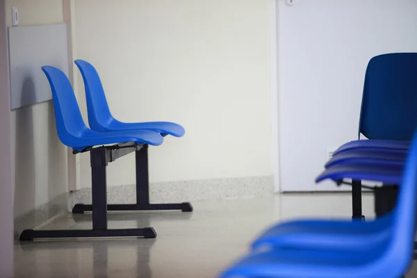 Waiting room blue chairs door — Stock Photo, Image