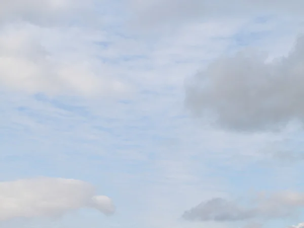 Modrá obloha s mraky meteorologie — Stock fotografie