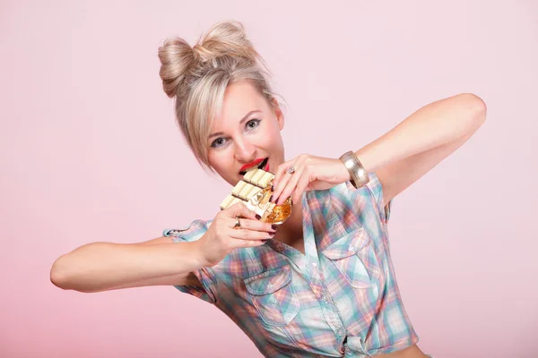 Pinup girl Woman eating chocolate portrait — Stock Photo, Image