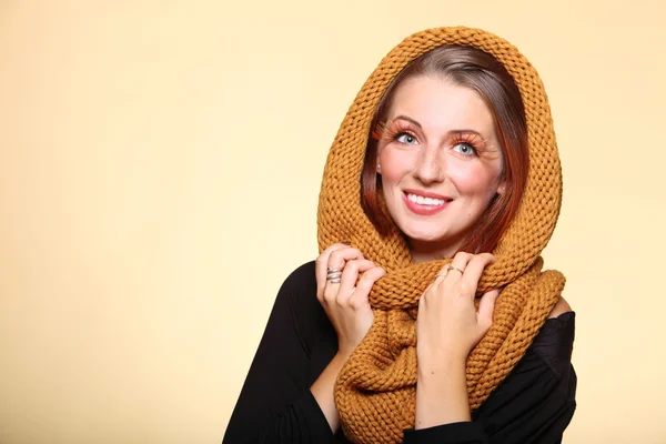 Autumn woman fresh girl glamour brown hair eye-lashes joyful smi — Stock Photo, Image