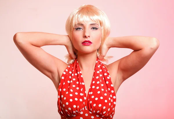 Young beautiful caucasian woman posing retro — Stock Photo, Image