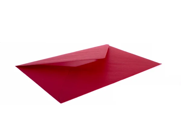 Envelope vermelho no fundo branco — Fotografia de Stock