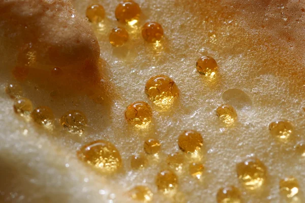 Gold macro drops on cheesecake — Stock Photo, Image