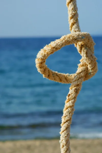 Corde avec un noeud - fond marin — Photo