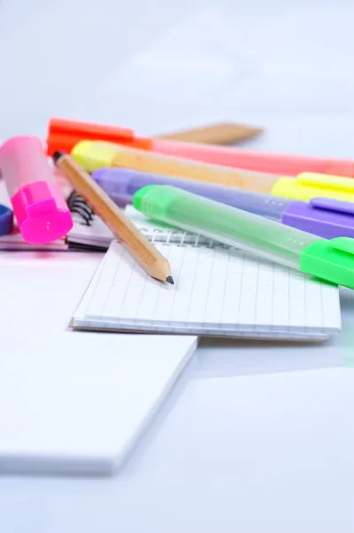 A scuola, primi piani, materiale scolastico — Foto Stock