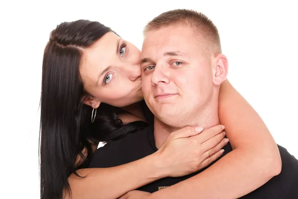 美しい若い幸せな笑顔のカップルの肖像 — ストック写真