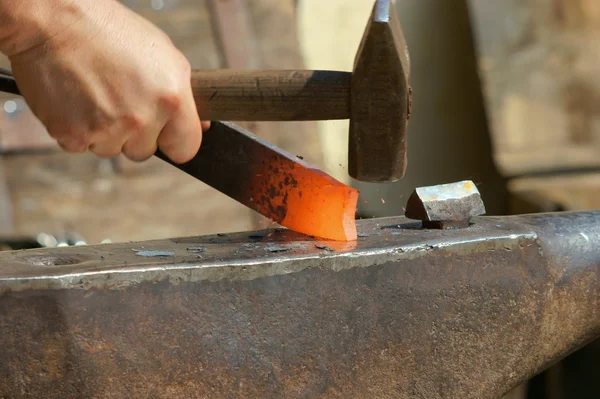 To strike while the iron is hot — Stock Photo, Image