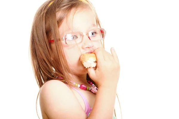 Dolce bambina mangiare pane — Foto Stock