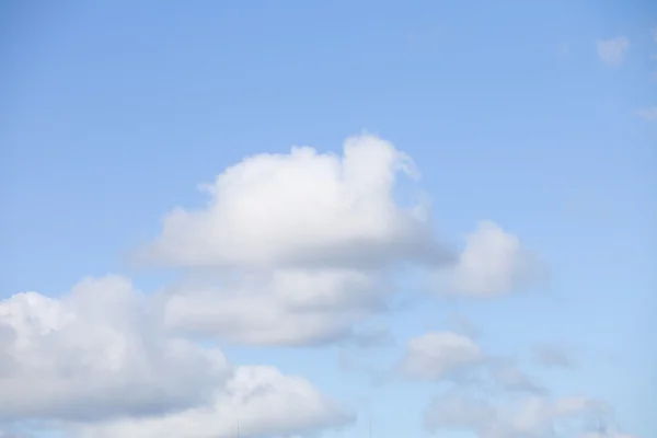 Céu azul com nuvens meteorologia — Fotografia de Stock