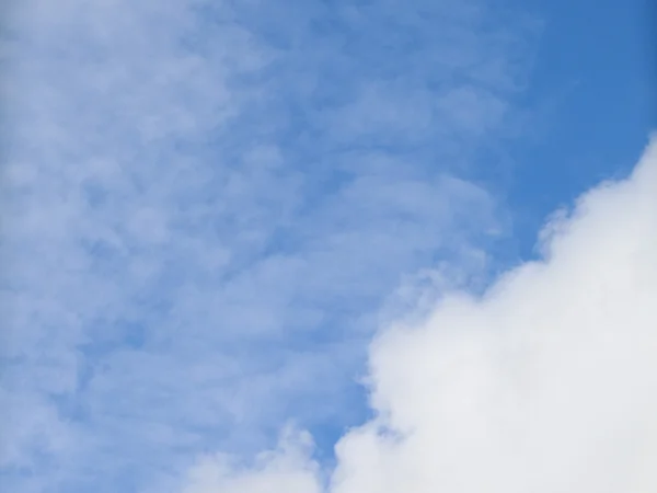 雲気象学と青空 — ストック写真